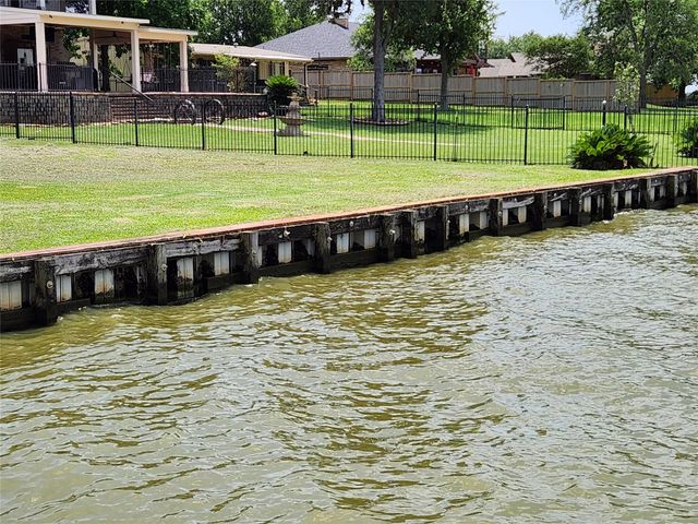 3739 Shore Shadows Drive, Crosby, TX 77532