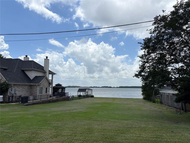 3739 Shore Shadows Drive, Crosby, TX 77532