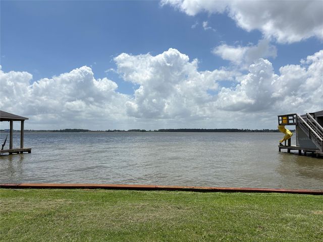 3739 Shore Shadows Drive, Crosby, TX 77532