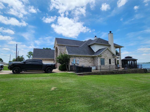 3739 Shore Shadows Drive, Crosby, TX 77532