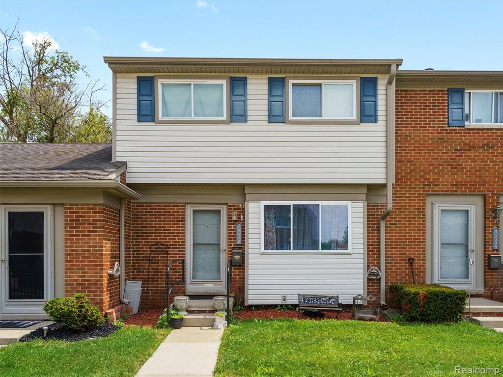 25630 Salem, Roseville, MI 48066