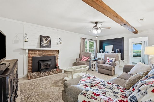 1616 Woodview Drive, Alvarado, TX 76009