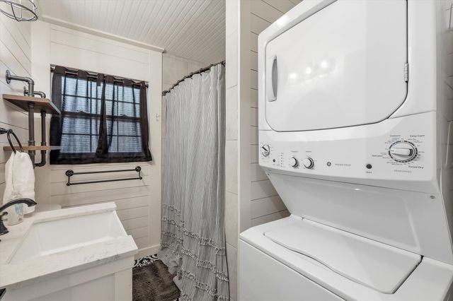 1616 Woodview Drive, Alvarado, TX 76009