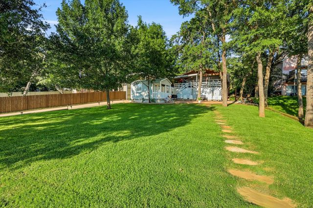 1616 Woodview Drive, Alvarado, TX 76009