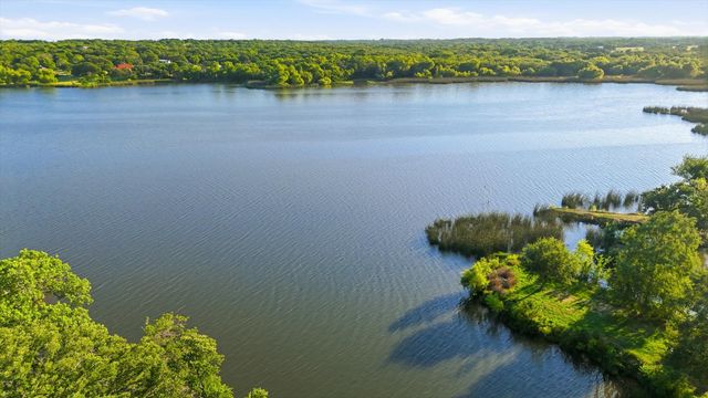 1616 Woodview Drive, Alvarado, TX 76009
