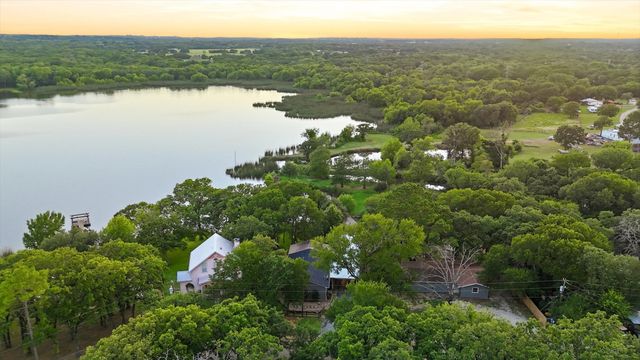 1616 Woodview Drive, Alvarado, TX 76009