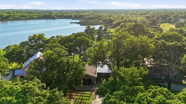 1616 Woodview Drive, Alvarado, TX 76009