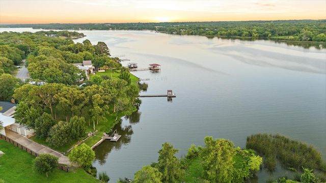 1616 Woodview Drive, Alvarado, TX 76009