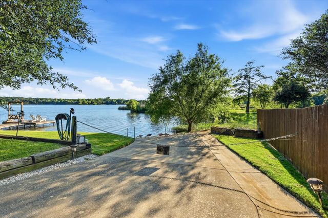 1616 Woodview Drive, Alvarado, TX 76009
