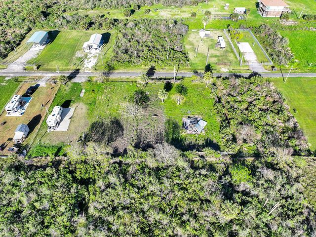 1029 Canal, Gilchrist, TX 77617