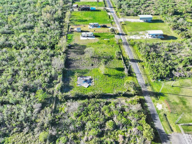 1029 Canal, Gilchrist, TX 77617