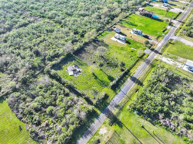 1029 Canal, Gilchrist, TX 77617