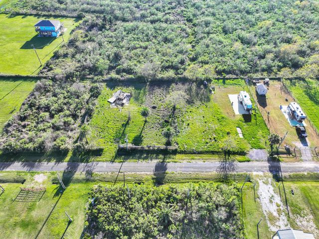 1029 Canal, Gilchrist, TX 77617