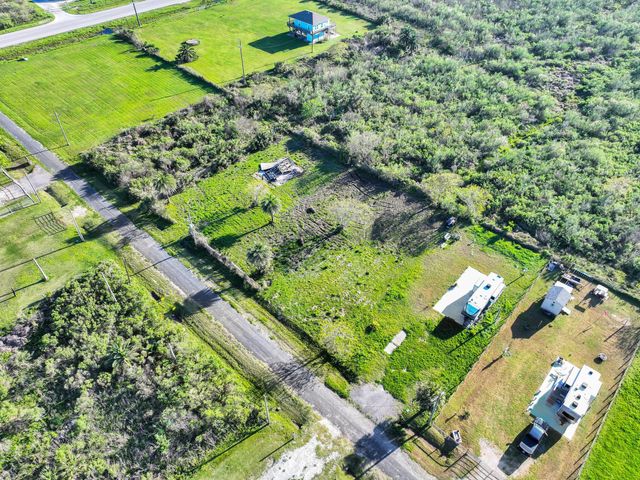 1029 Canal, Gilchrist, TX 77617