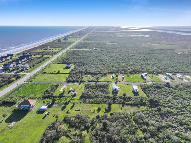 1029 Canal, Gilchrist, TX 77617