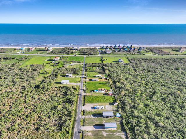 1029 Canal, Gilchrist, TX 77617