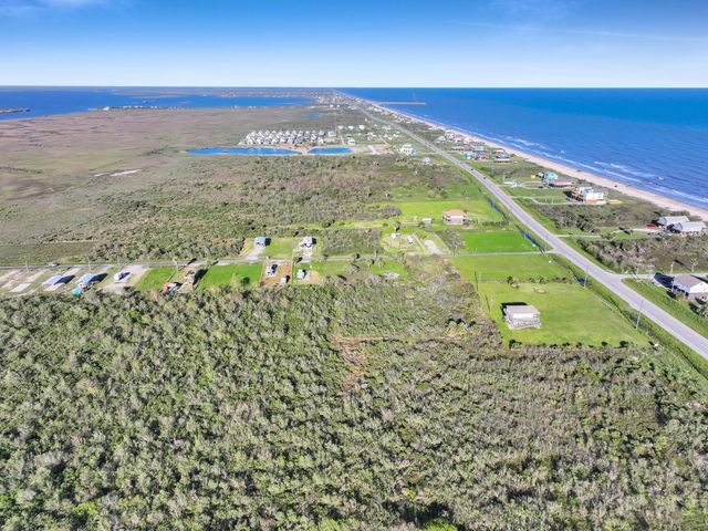 1029 Canal, Gilchrist, TX 77617