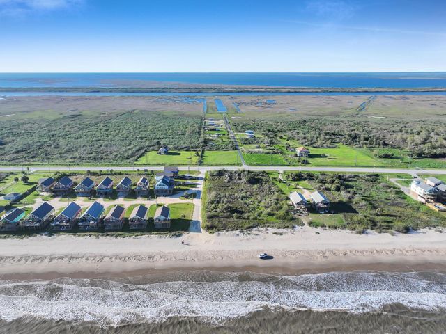 1029 Canal, Gilchrist, TX 77617