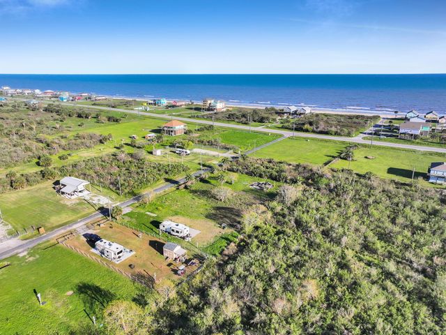 1029 Canal, Gilchrist, TX 77617