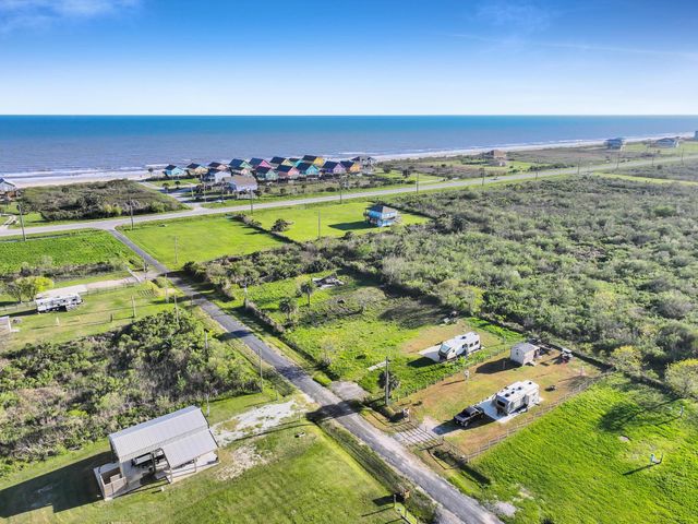 1029 Canal, Gilchrist, TX 77617