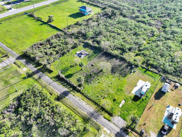 1029 Canal, Gilchrist, TX 77617