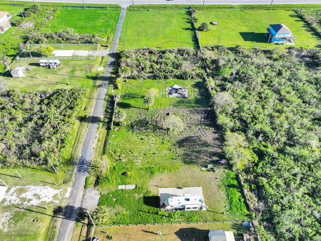 1029 Canal, Gilchrist, TX 77617