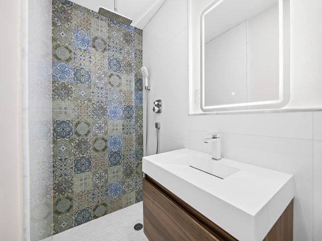 714 NE 16th Avenue, Fort Lauderdale, FL 33304