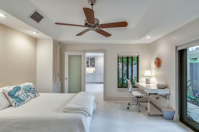 226 Chilean Avenue 4, Palm Beach, FL 33480