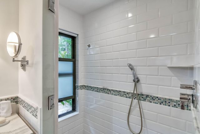 226 Chilean Avenue 4, Palm Beach, FL 33480