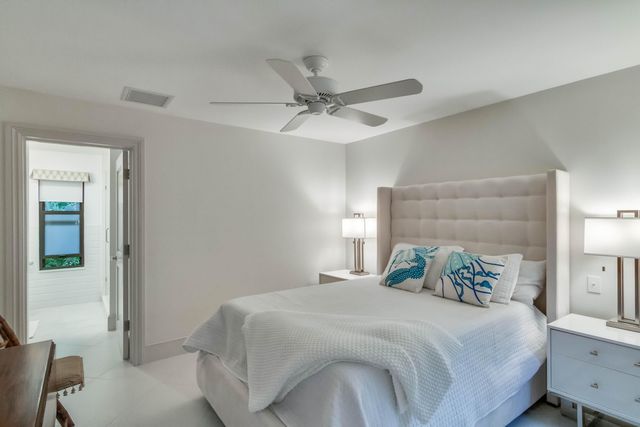 226 Chilean Avenue 4, Palm Beach, FL 33480