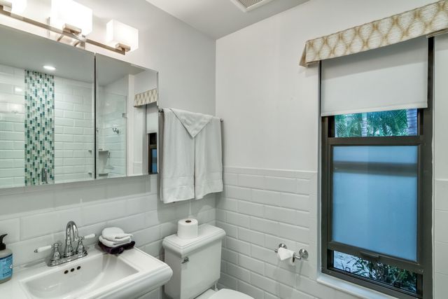 226 Chilean Avenue 4, Palm Beach, FL 33480