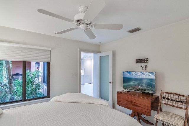 226 Chilean Avenue 4, Palm Beach, FL 33480