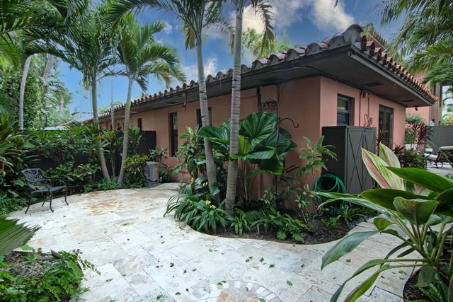 226 Chilean Avenue 4, Palm Beach, FL 33480