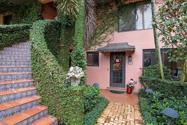 226 Chilean Avenue 4, Palm Beach, FL 33480