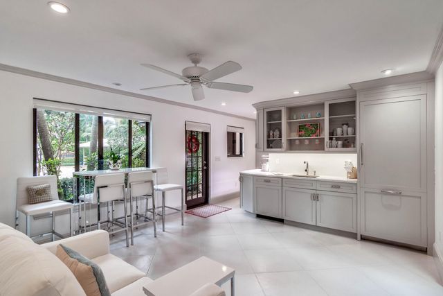 226 Chilean Avenue 4, Palm Beach, FL 33480