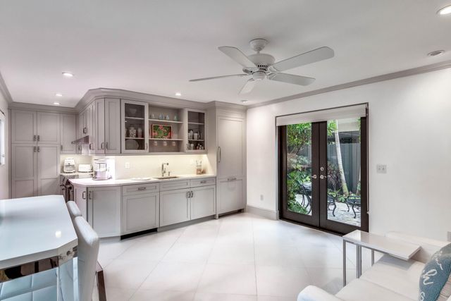 226 Chilean Avenue 4, Palm Beach, FL 33480