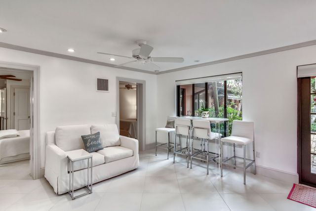 226 Chilean Avenue 4, Palm Beach, FL 33480