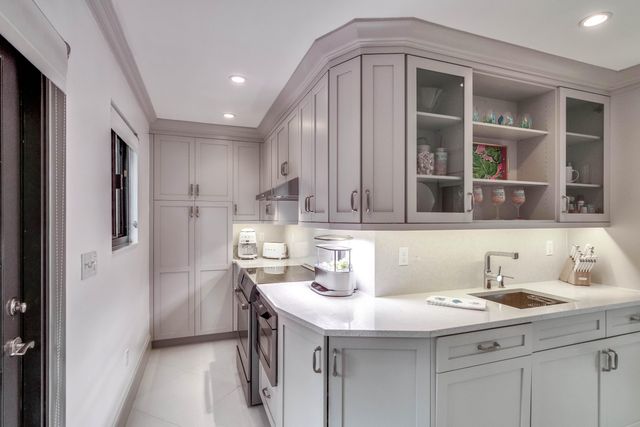 226 Chilean Avenue 4, Palm Beach, FL 33480