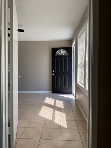 2709 Hanger, Fort Worth, TX 76105