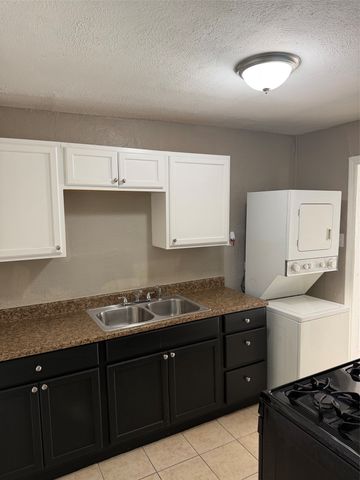 2709 Hanger, Fort Worth, TX 76105