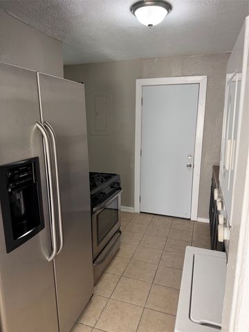 2709 Hanger, Fort Worth, TX 76105