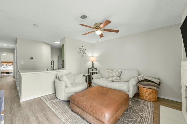 2501 Gulf Freeway 258C, Dickinson, TX 77539