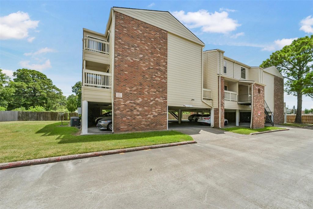 2501 Gulf Freeway 258C, Dickinson, TX 77539