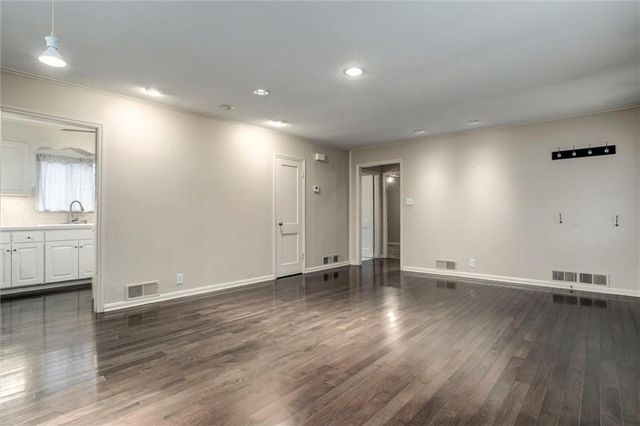 6105 Granada Street, Fairway, KS 66205