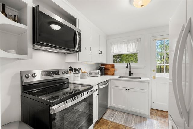 2 Girdler Road, Marblehead, MA 01945