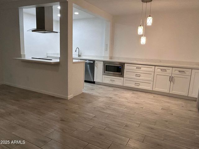 3416 N 44TH Street 10, Phoenix, AZ 85018