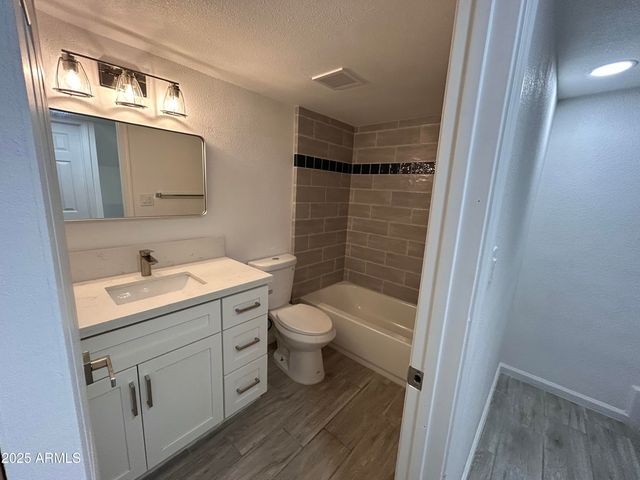 3416 N 44TH Street 10, Phoenix, AZ 85018