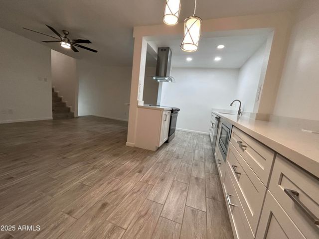 3416 N 44TH Street 10, Phoenix, AZ 85018