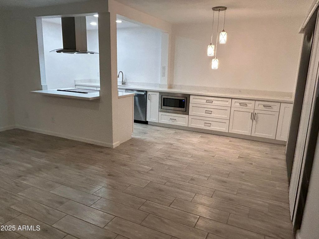 3416 N 44TH Street 10, Phoenix, AZ 85018