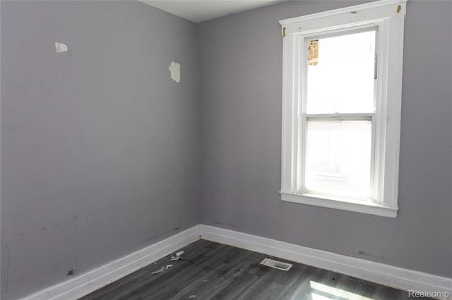2441 Holbrook Street, Hamtramck, MI 48212